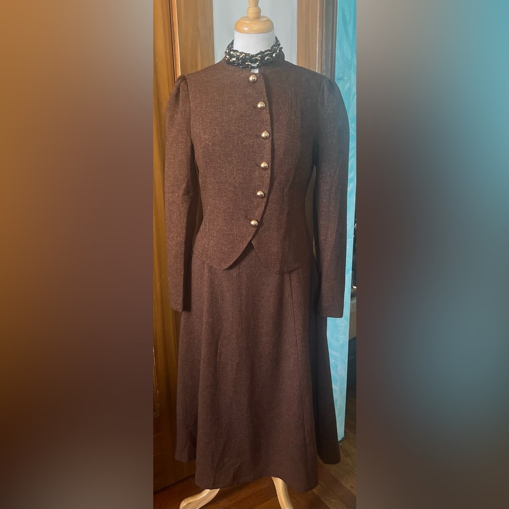RIHOAS Brown Tweed Suit with Gold Buttons - Picture 2 of 16